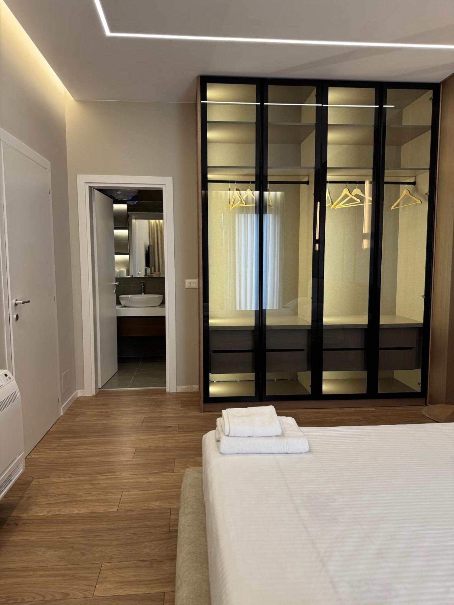 Square Inn Garden Aparthotel Тирана Экстерьер фото