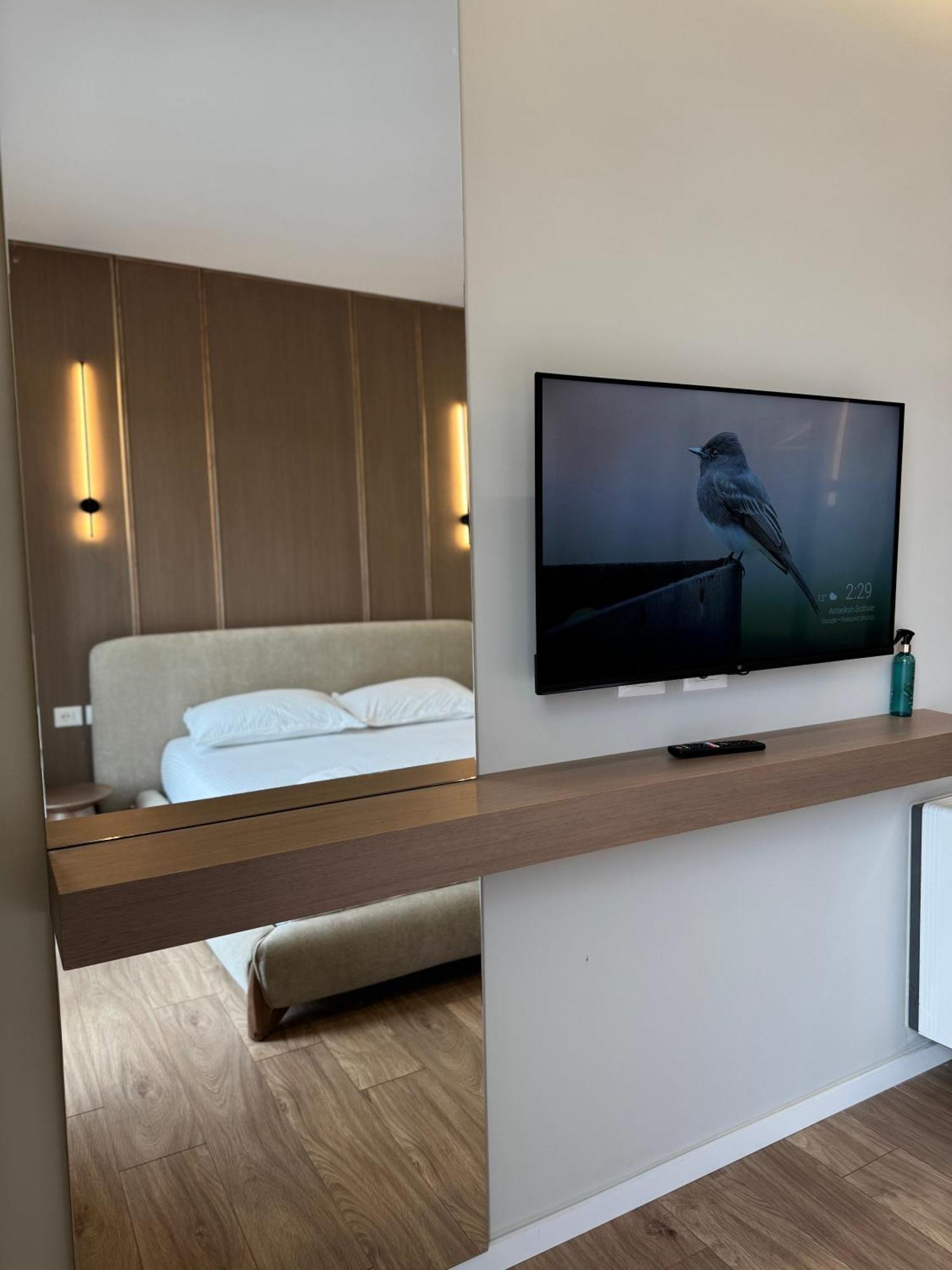 Square Inn Garden Aparthotel Тирана Экстерьер фото